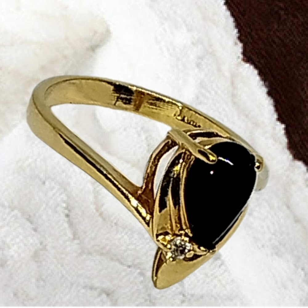 SOLID 14K Yellow Gold Ring with Onyx & Diamond Gemstones - Picture 5 of 7